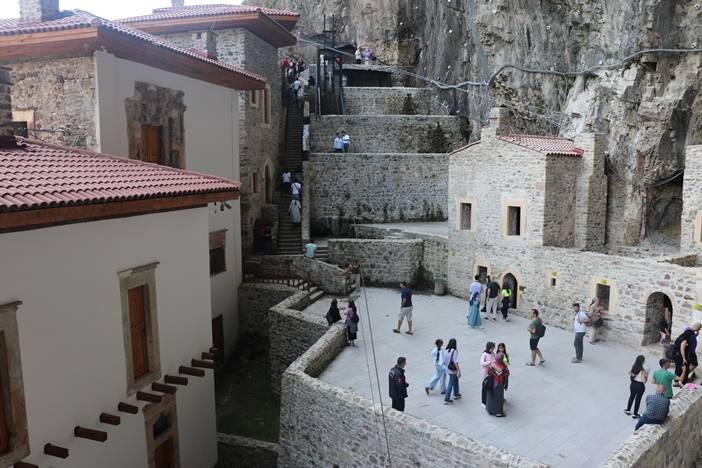 Trabzon'da Sümela Manastırı'nı kaç kişi ziyaret etti? Sayı giderek artıyor 4